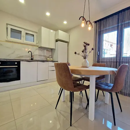 2 Bedroom Ljubica シニ